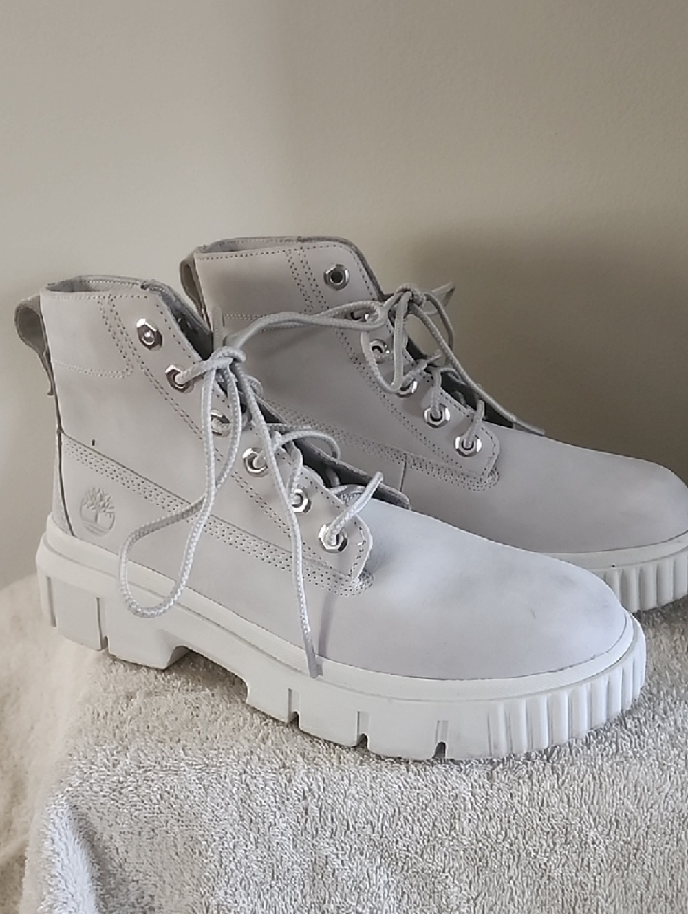 Timberland Greyfield Light Gray Lace-Up Lug Sole Boots